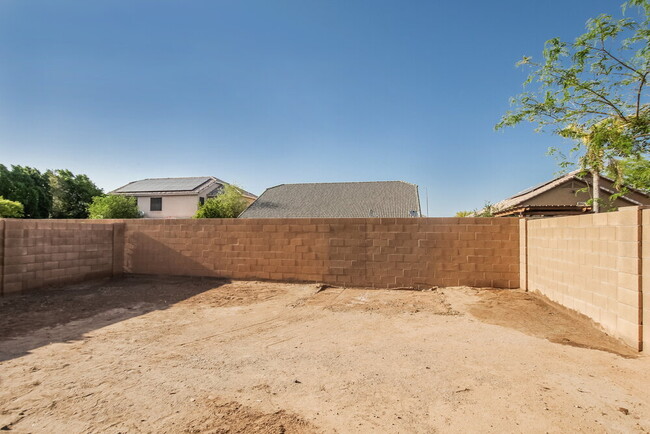 Building Photo - 10854 W Alvarado Rd