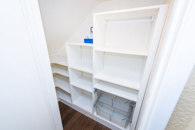 Building Photo - 2BR/2.5BA Townhome with garage - READY NOW!