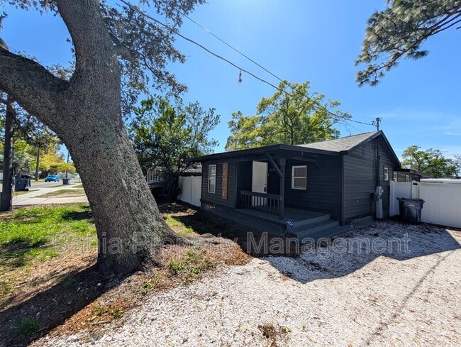 Building Photo - 8004 N Blvd