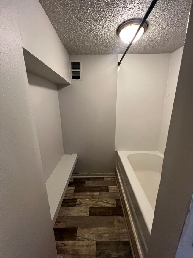 Building Photo - 405 E Watertown St