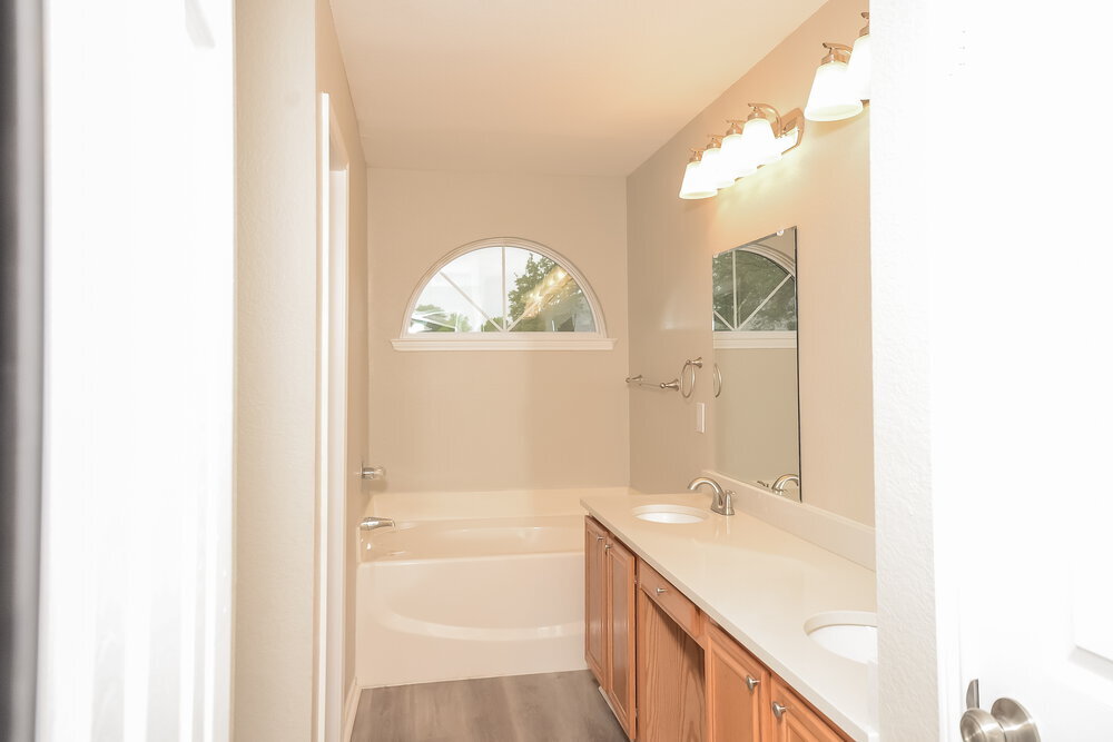 Building Photo - 104 S Rolling Meadow Dr