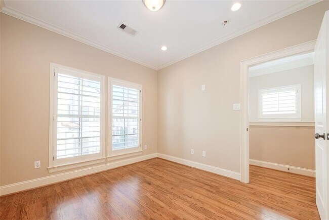 Building Photo - 232 Detering St