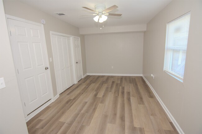 Building Photo - 5923 Bernice St