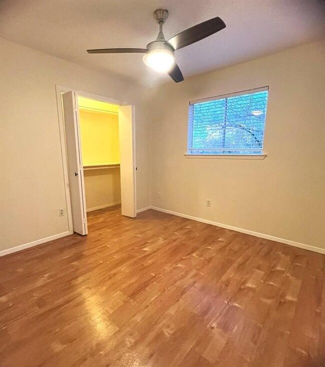 Building Photo - 8615 Bowling Green Dr