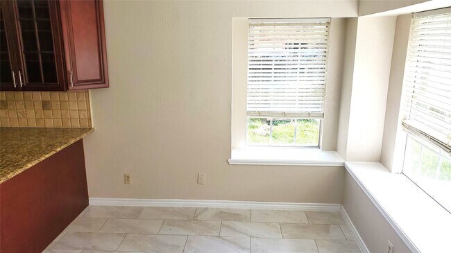 Building Photo - 2005 Seneca Ct