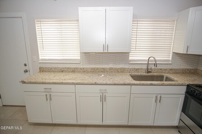 Building Photo - 4920 Alps Dr