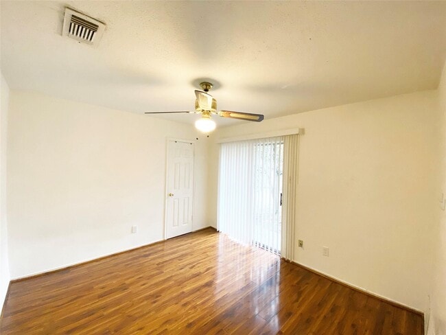 Building Photo - 4803 Shadowdale Dr