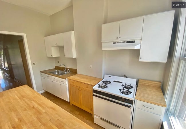 Building Photo - 193 Beech St