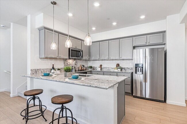 Building Photo - 379 Lundy Pl