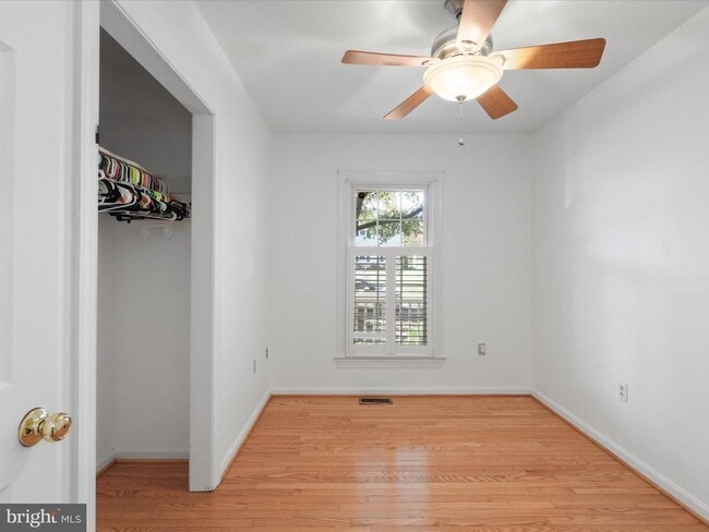 Building Photo - 8 English Oak Cir