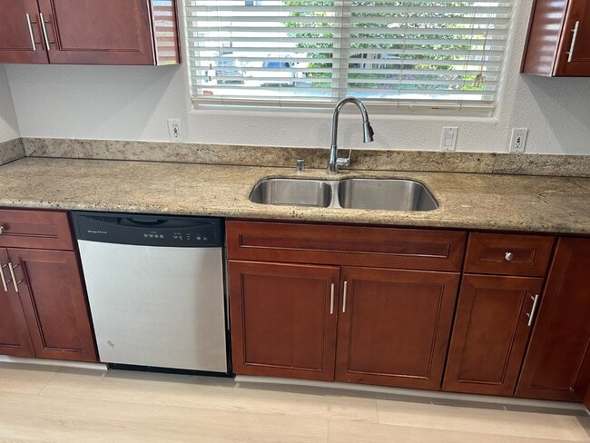 Building Photo - Bright 3BR Home with Central AC, Attached ...