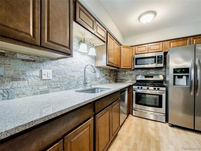 Building Photo - 34763 Maple Ln Dr