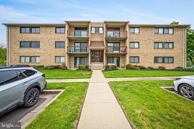Building Photo - 1 Summit Hill Ct