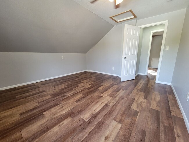 Building Photo - Beautiful 2 bed home