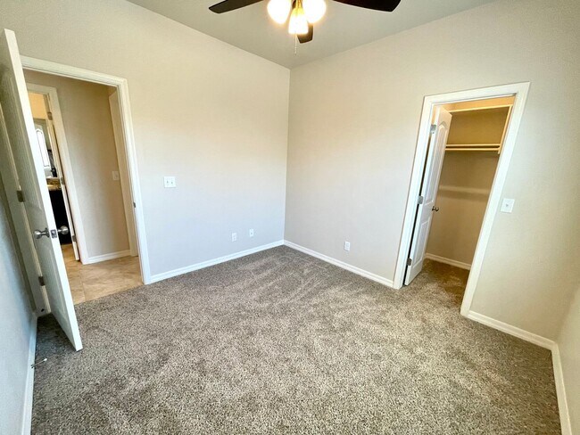 Building Photo - Centrally Located 3BR Home Near Airway Ave | Granite Kitchen, 2-Car Garage & Fenced Yard!