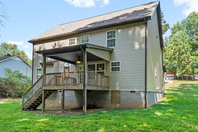 Building Photo - Pet Friendly Four Bedroom!