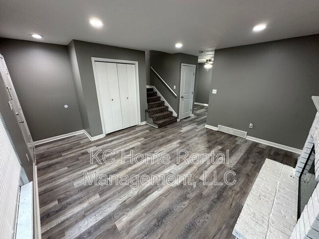 Building Photo - 800 S Willow Dr