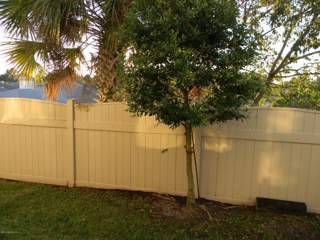 Building Photo - 2370 Sunset Bluff Dr