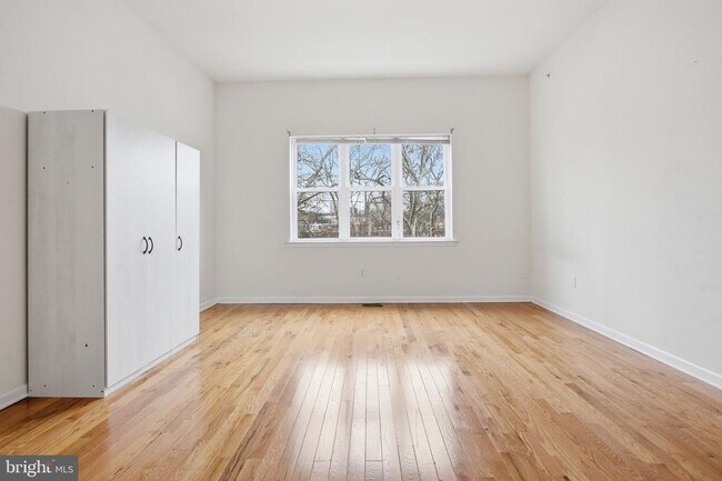 Building Photo - 1218 S 45th St