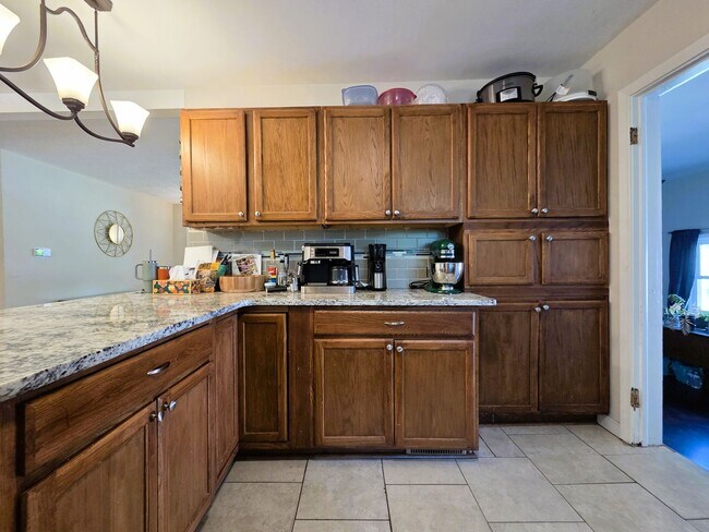 Building Photo - Traditional brick ranch in highly desirable West End of Henrico County