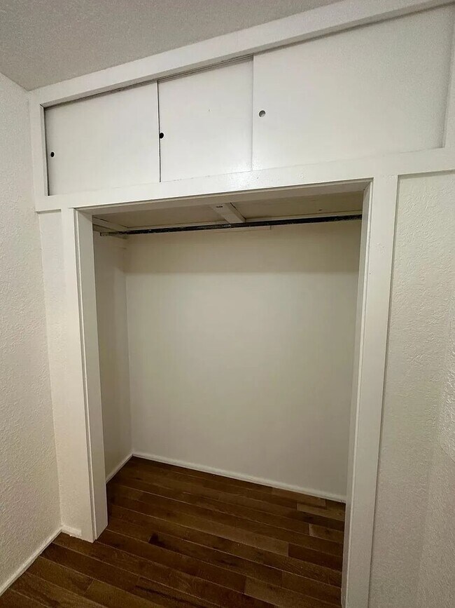 Building Photo - 404 S Marion St