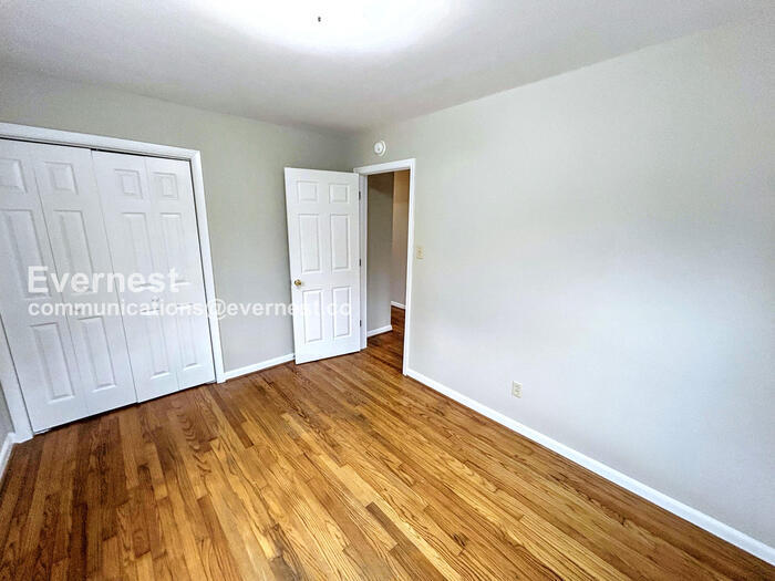 Building Photo - 3808 West End Dr