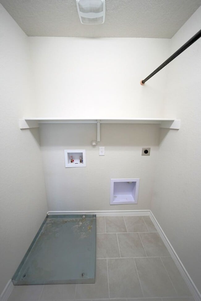 Building Photo - Like New Home in Red River Ranch (Cibolo) ...