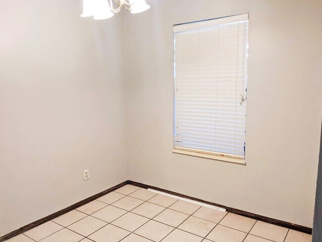 Building Photo - Charming 1 Bed, 1 Bath Condo in Denver wit...