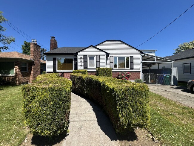 Building Photo - Bright and Welcoming Home with Modern Kitchen, Expansive Backyard & Flexible Living Space