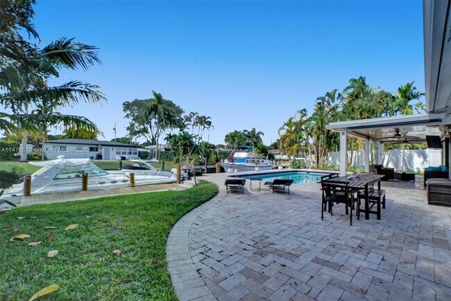 Building Photo - 1701 SW 22nd Ave