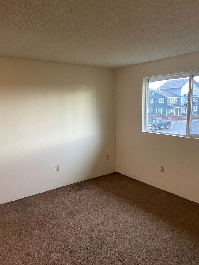 Building Photo - S Street Duplex