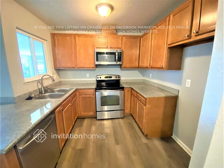 Building Photo - 2159 Greenfield Dr