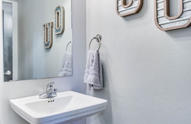 Building Photo - Large furnished Townhome in Norman!