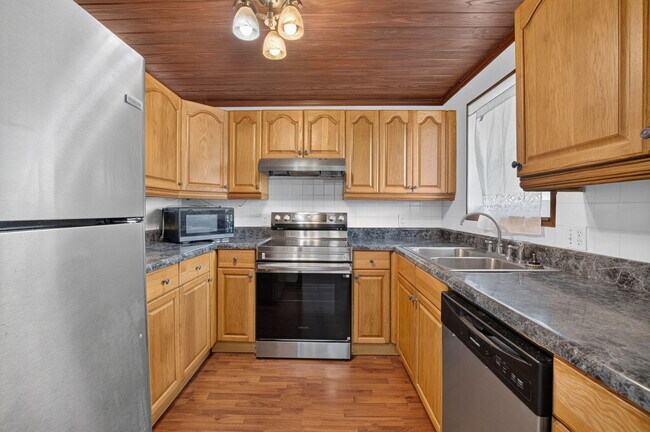 Building Photo - 200 Waterway Dr S