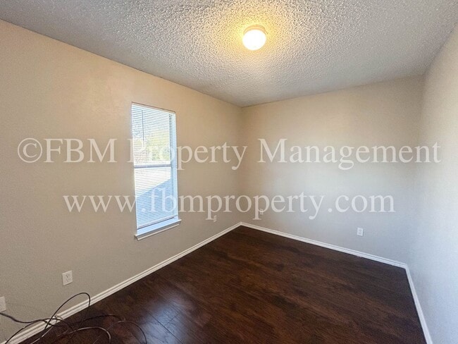 Building Photo - 509 W Denton St