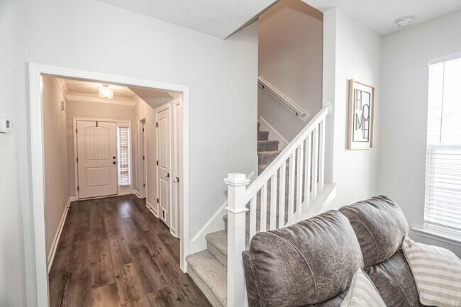 Building Photo - 550 Jensen Ln