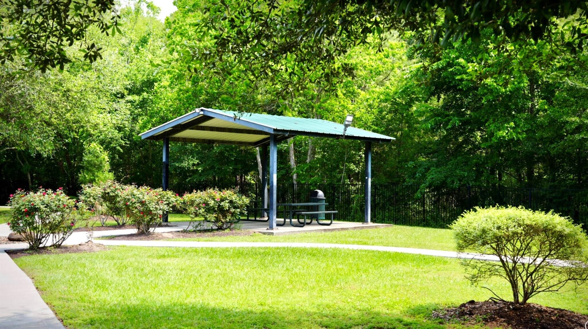 Community Canopy and Picnic Area - 811 Belvedere Dr
