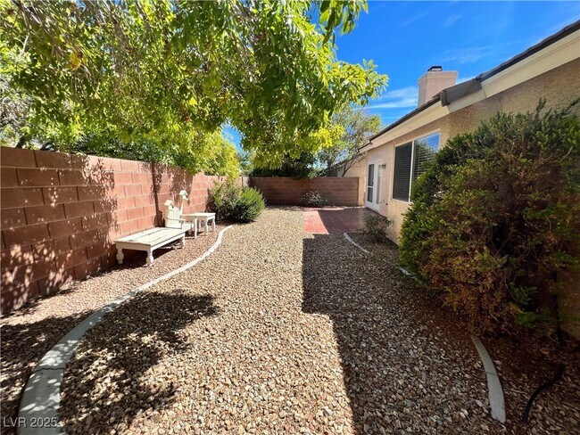 Building Photo - 9824 Double Rock Dr