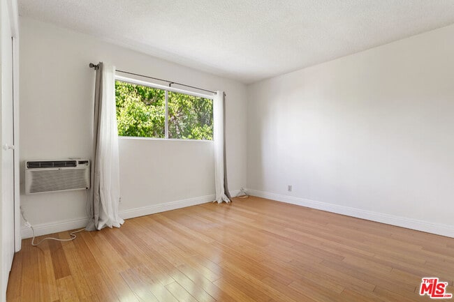 Building Photo - 11947 Kiowa Ave