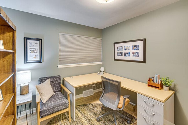 Building Photo - 114 S 36th St