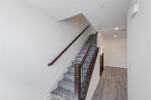 Building Photo - 9124 Huntington Dr