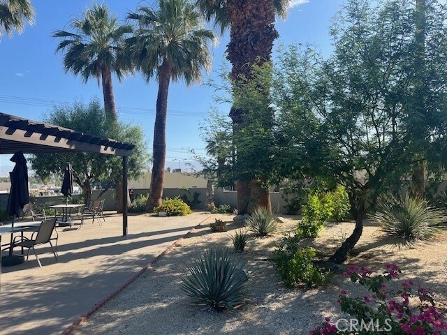 Building Photo - 36957 Melrose Dr