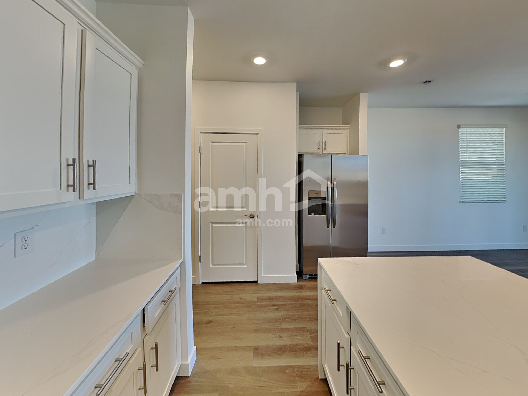 Building Photo - 9525 Harkes Dr