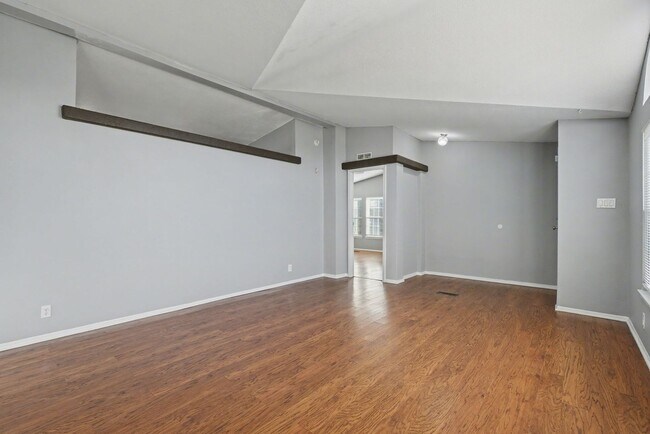 Building Photo - 3-Bed Home with Fireplace, Fenced Yard & Flexible Living Space