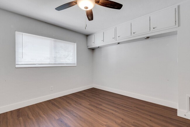 Building Photo - Modern Sarasota 3 Bedroom Home With Separa...