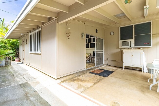 Building Photo - Charming 3-bedroom, 1.5-bathroom house loc...