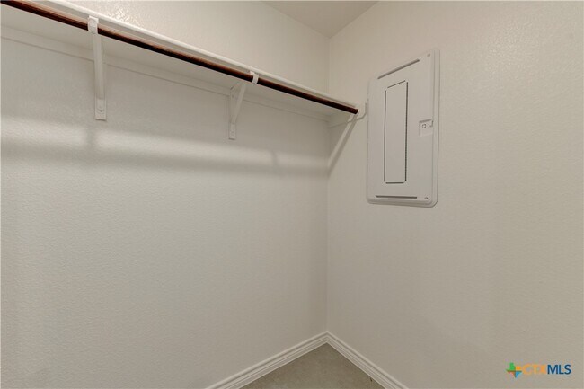 Building Photo - 526 Lost Trl