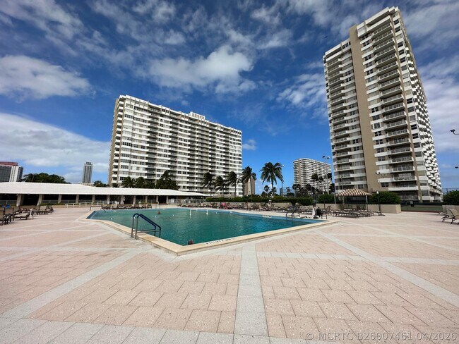 Building Photo - 1985 S Ocean Dr