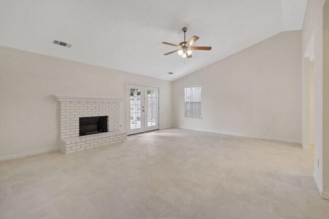 Building Photo - Pet Friendly, Updated NW Visalia Home Avai...