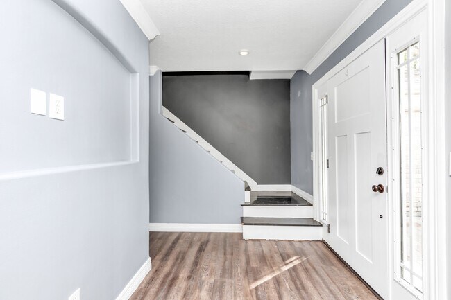 Building Photo - 12418 Mill Ridge Dr